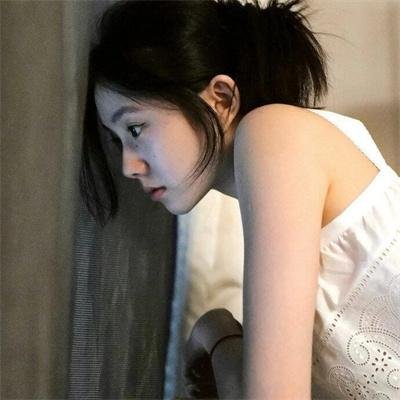 心不在焉的服务生